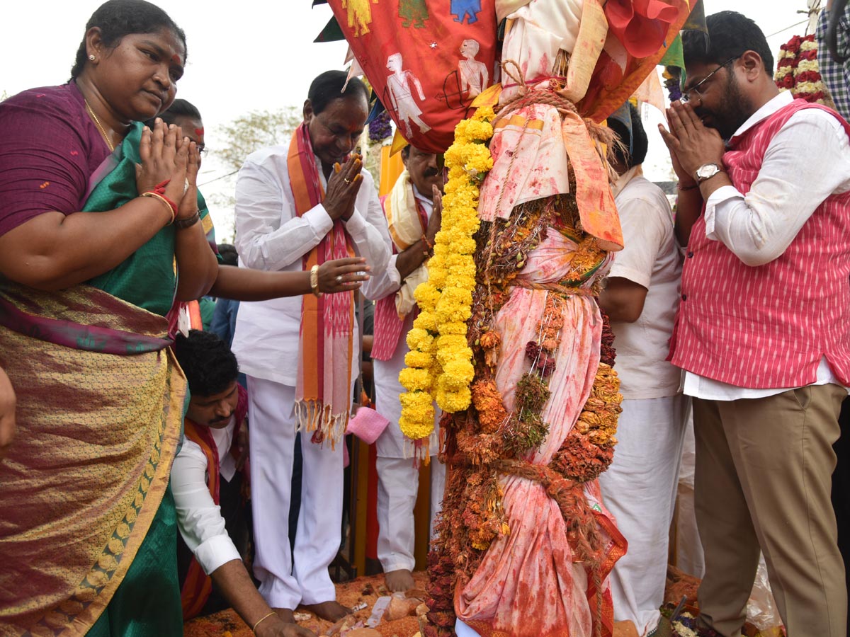  CM KCR Visits Medaram Sammakka Sarakka Jatara Photo Gallery - Sakshi1
