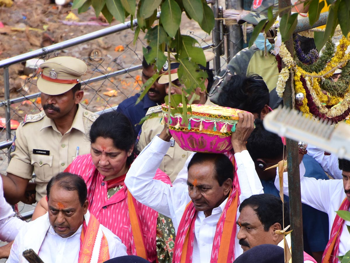  CM KCR Visits Medaram Sammakka Sarakka Jatara Photo Gallery - Sakshi5
