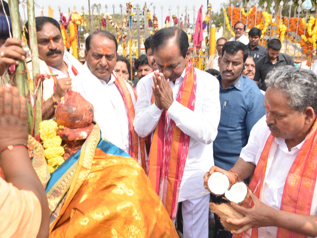  CM KCR Visits Medaram Sammakka Sarakka Jatara Photo Gallery - Sakshi8