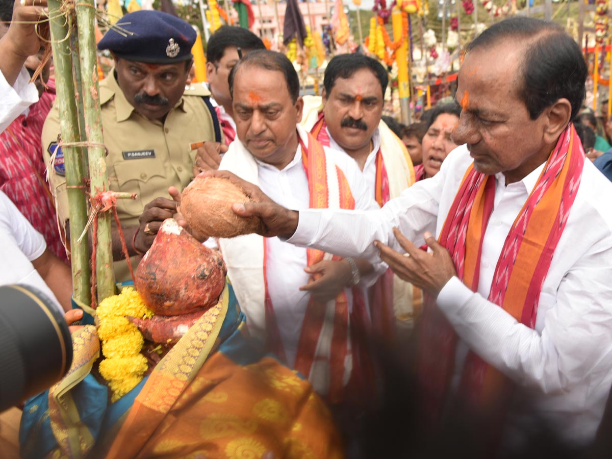  CM KCR Visits Medaram Sammakka Sarakka Jatara Photo Gallery - Sakshi9