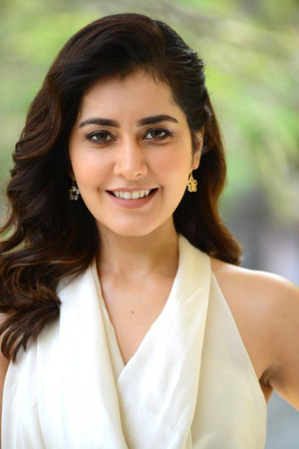 Actress Raashi Khanna Photo Gallery - Sakshi2
