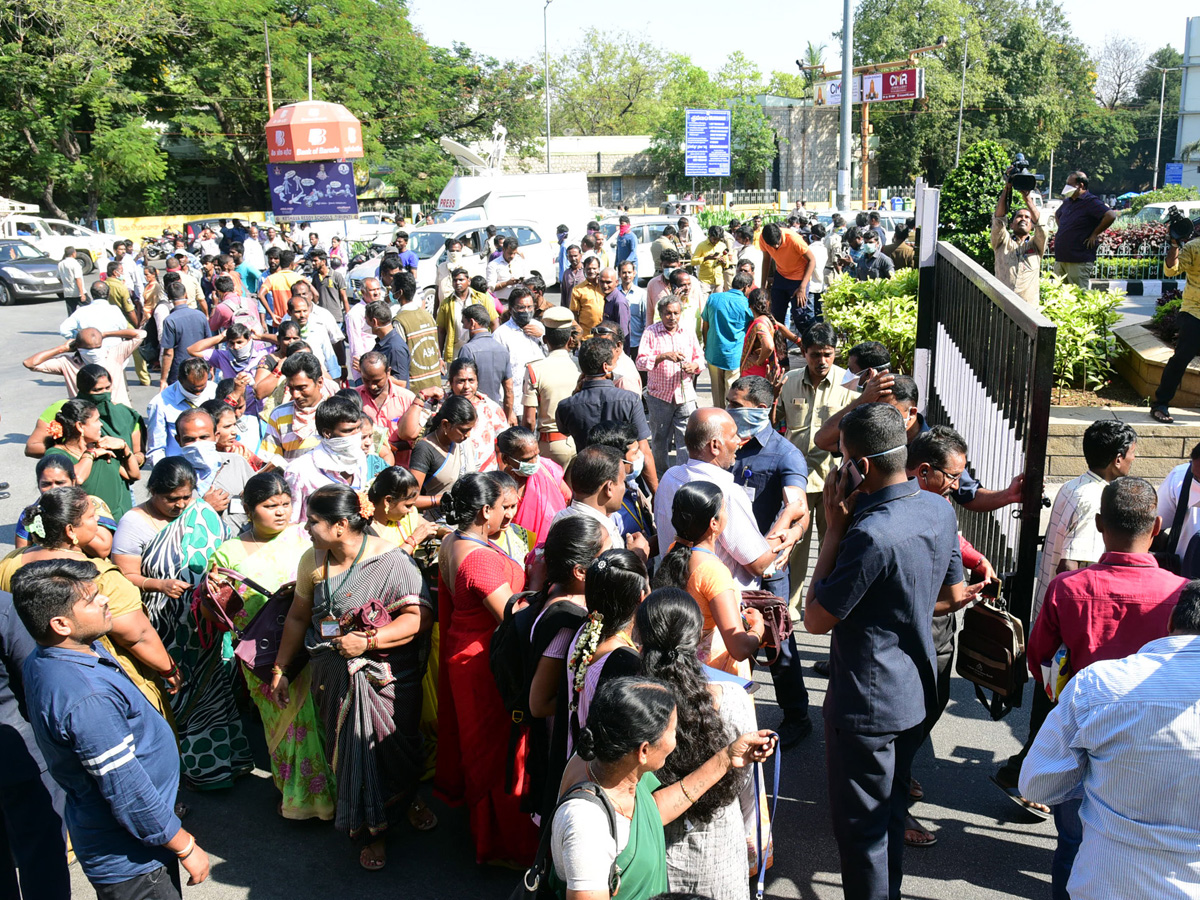 Tirumala Tirupati Devasthanam Closes Alipiri Toll Gate - Sakshi2