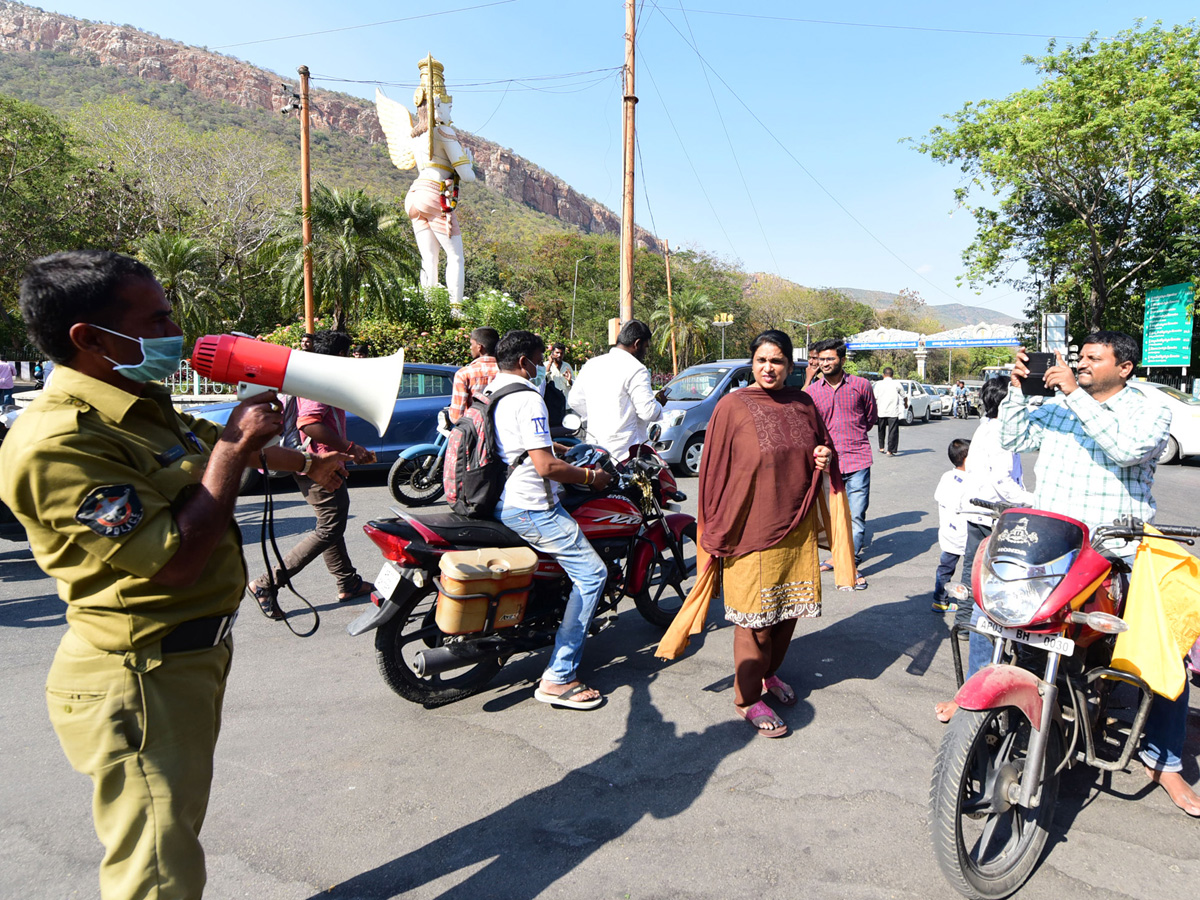 Tirumala Tirupati Devasthanam Closes Alipiri Toll Gate - Sakshi7