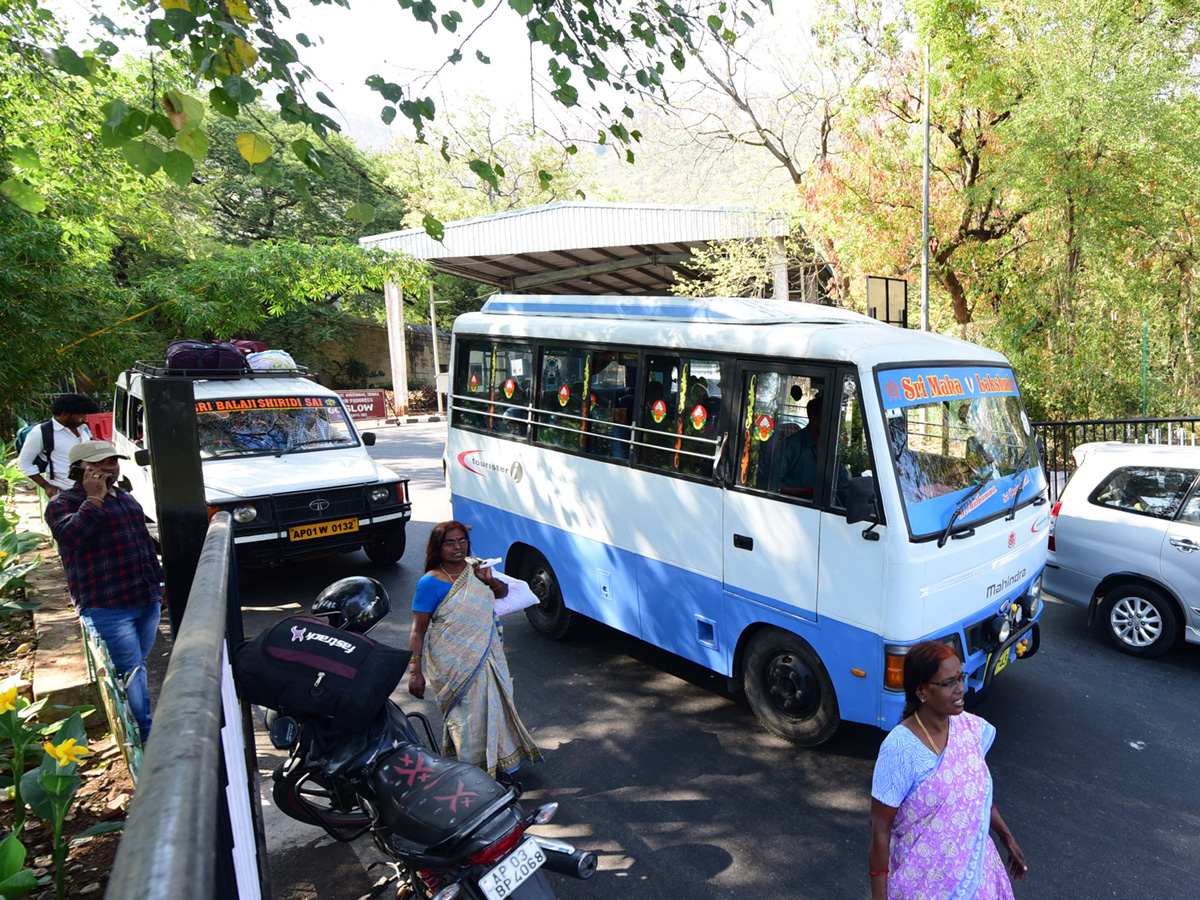Tirumala Tirupati Devasthanam Closes Alipiri Toll Gate - Sakshi11