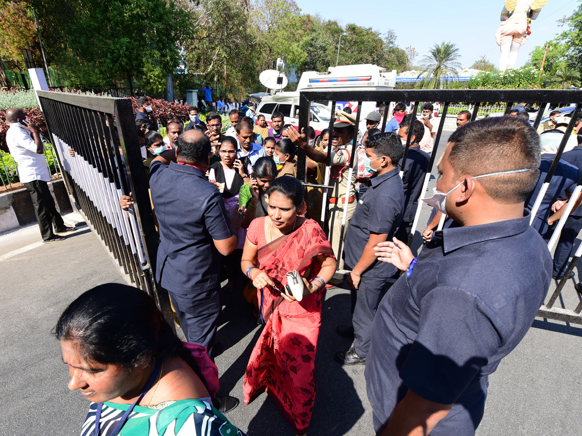Tirumala Tirupati Devasthanam Closes Alipiri Toll Gate - Sakshi14