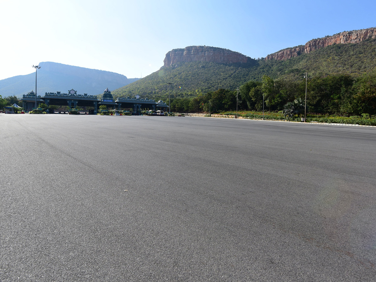 Tirumala Tirupati Devasthanam Closes Alipiri Toll Gate - Sakshi23