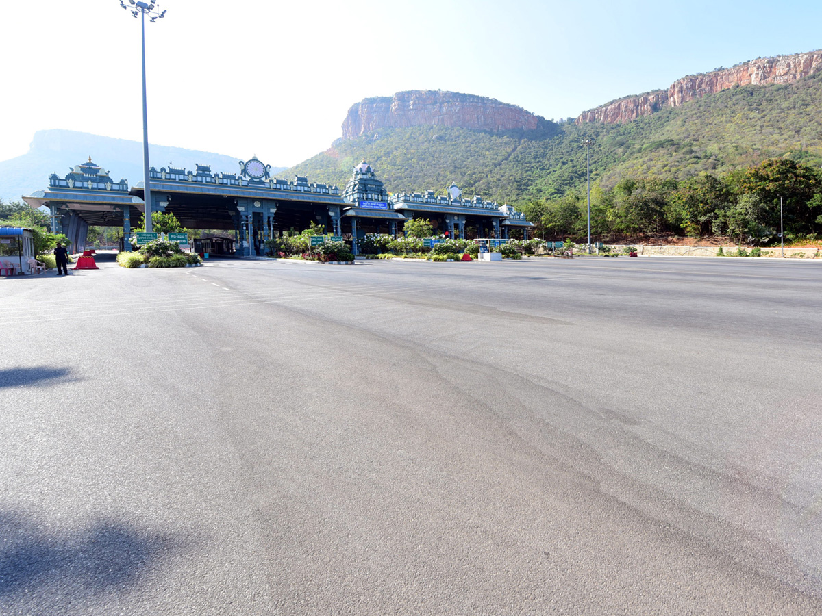 Tirumala Tirupati Devasthanam Closes Alipiri Toll Gate - Sakshi24