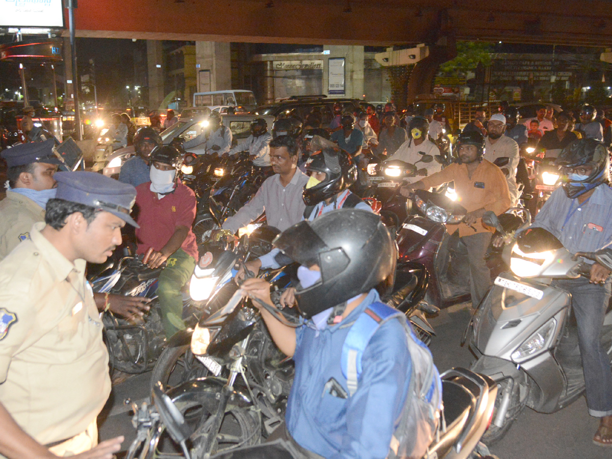 Lockdown Effect On the Telugu States Photo Gallery - Sakshi21