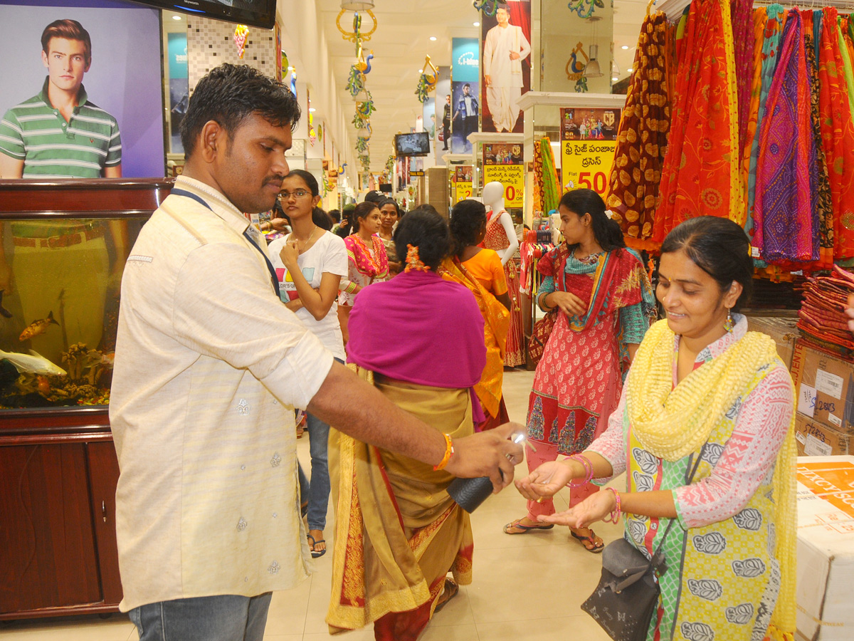 Best photos of the week march 29 to 05,2020 April - Sakshi30
