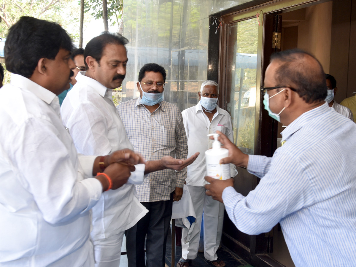 Best photos of the week march 29 to 05,2020 April - Sakshi9