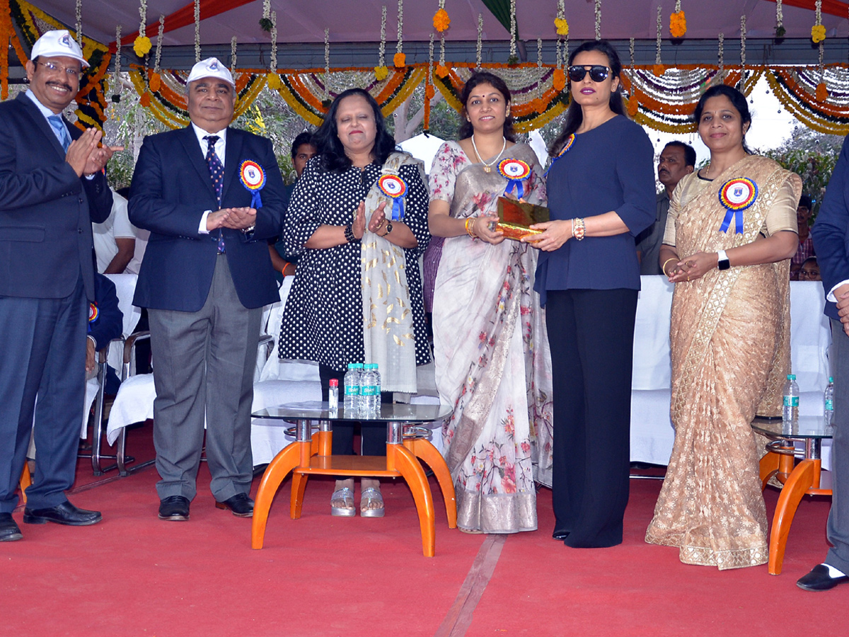 Tug of War Team Winner Of the Principal Secretary Team - Sakshi14