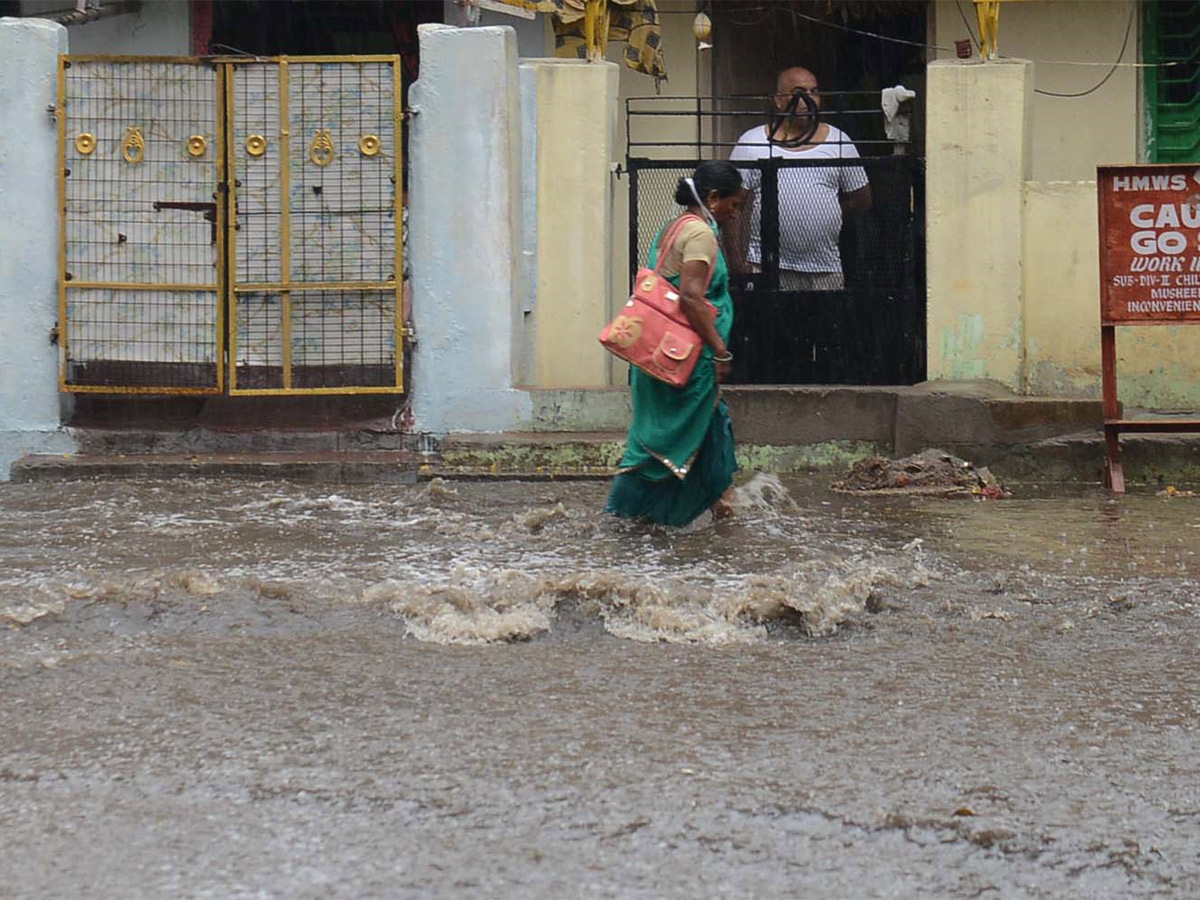 Heavy Rain in Hyderabad Photo Gallery - Sakshi9