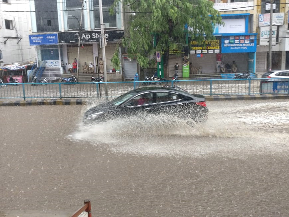 Heavy Rain in Hyderabad Photo Gallery - Sakshi10