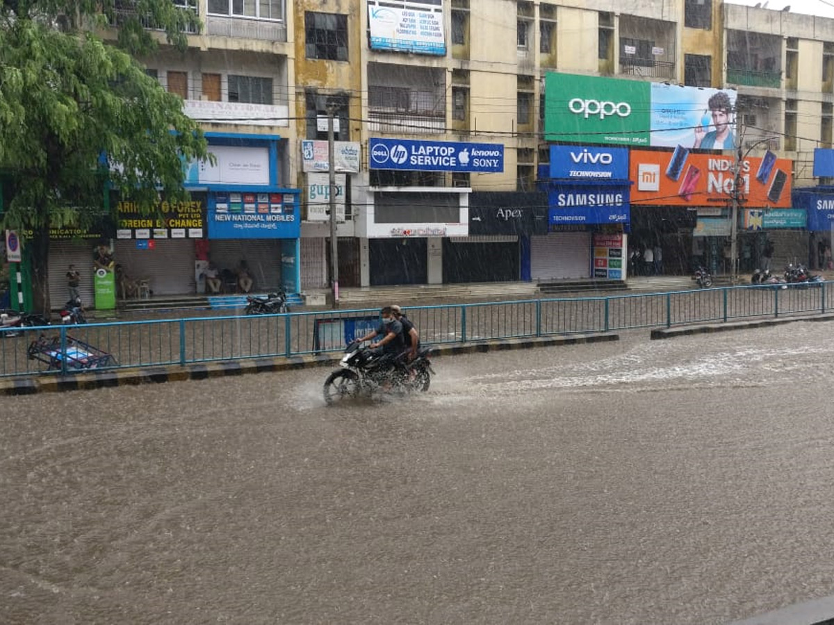 Heavy Rain in Hyderabad Photo Gallery - Sakshi11