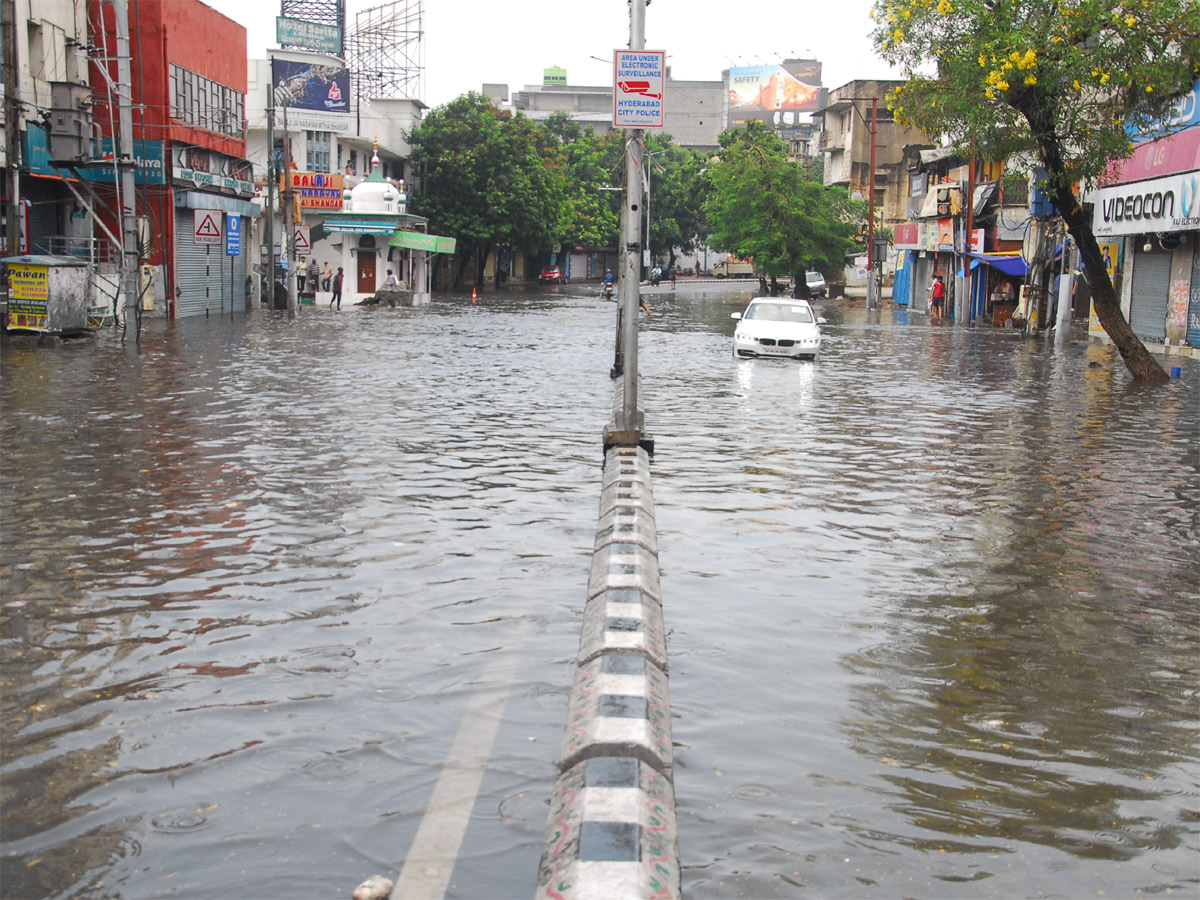 Heavy Rain in Hyderabad Photo Gallery - Sakshi12