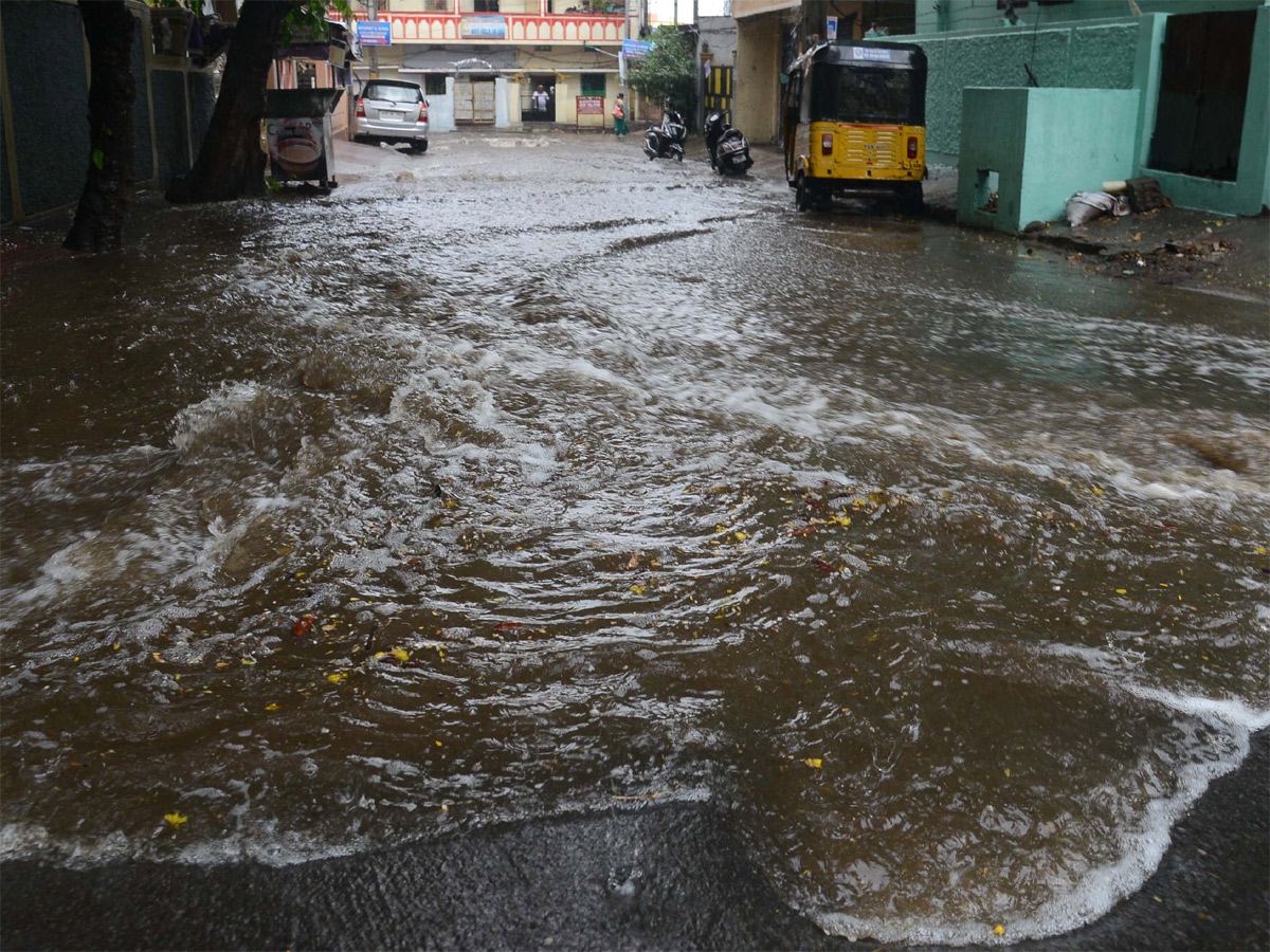 Heavy Rain in Hyderabad Photo Gallery - Sakshi14