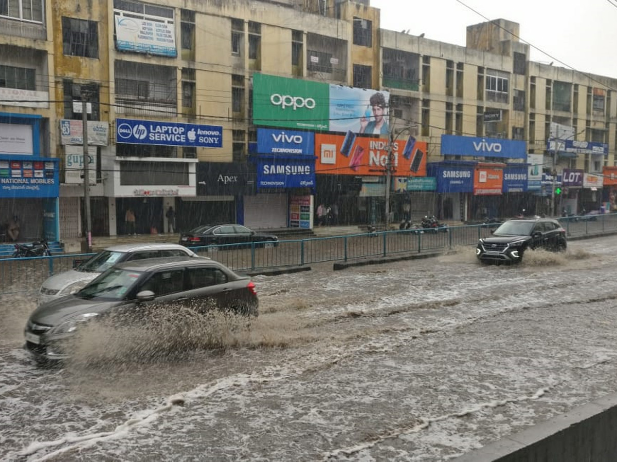 Heavy Rain in Hyderabad Photo Gallery - Sakshi16