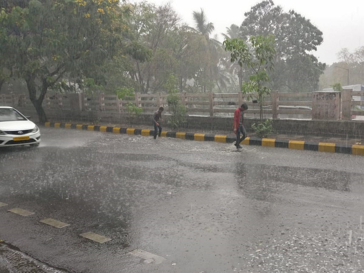 Heavy Rain in Hyderabad Photo Gallery - Sakshi20