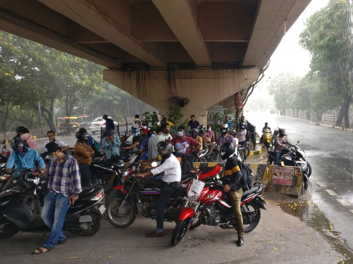 Heavy Rain in Hyderabad Photo Gallery - Sakshi21