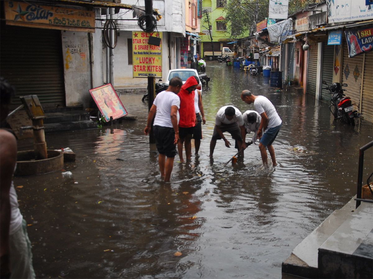 Heavy Rain in Hyderabad Photo Gallery - Sakshi22