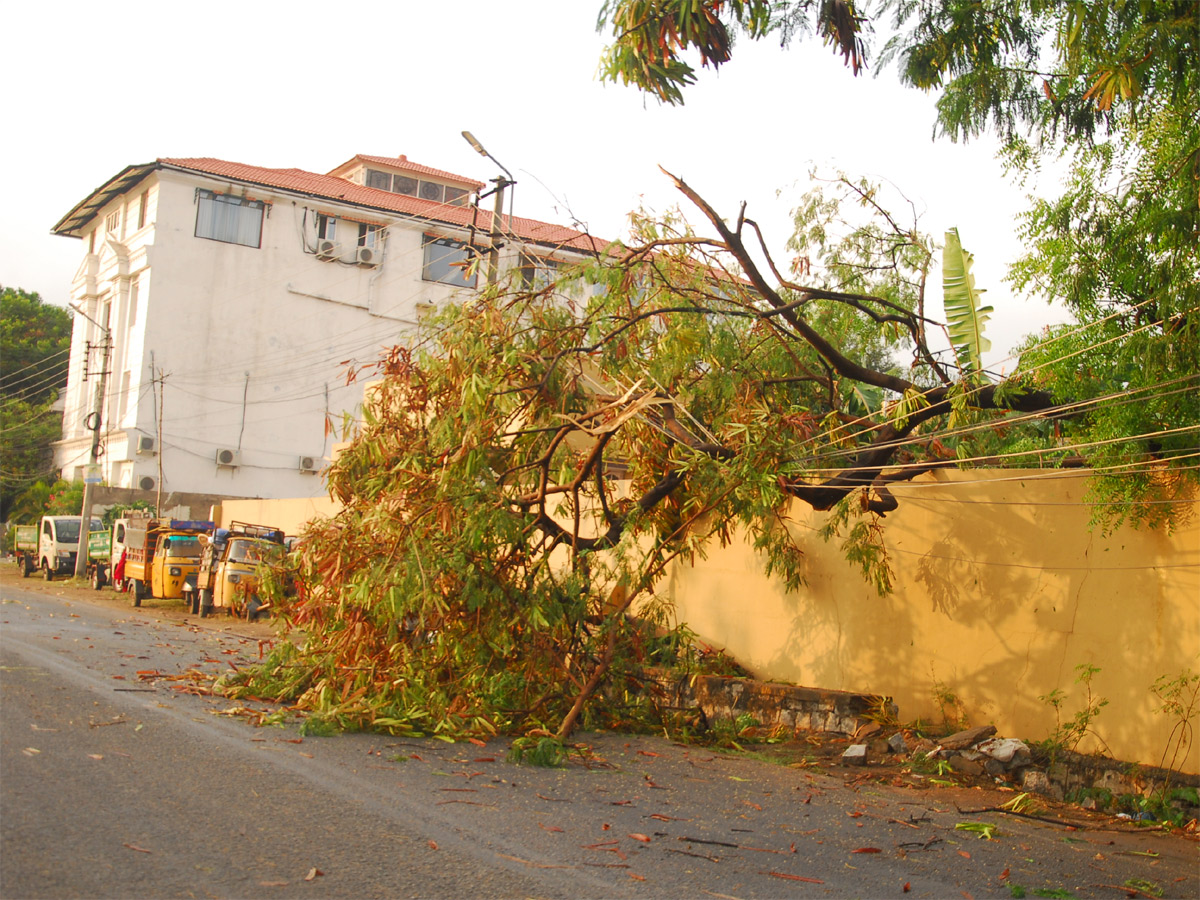 Heavy Rain in Hyderabad Photo Gallery - Sakshi23