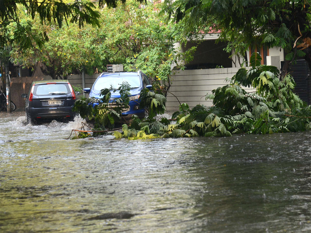Heavy Rain in Hyderabad Photo Gallery - Sakshi27
