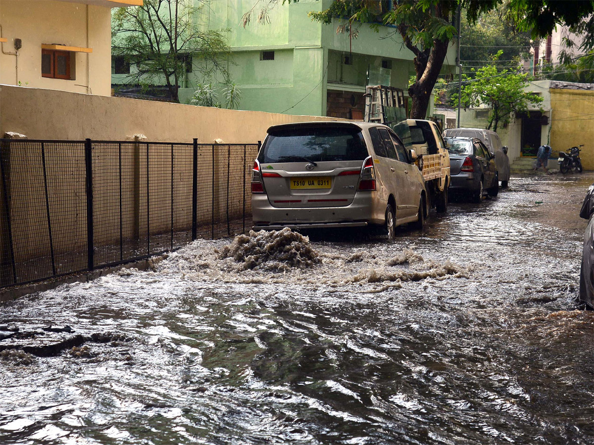 Heavy Rain in Hyderabad Photo Gallery - Sakshi28