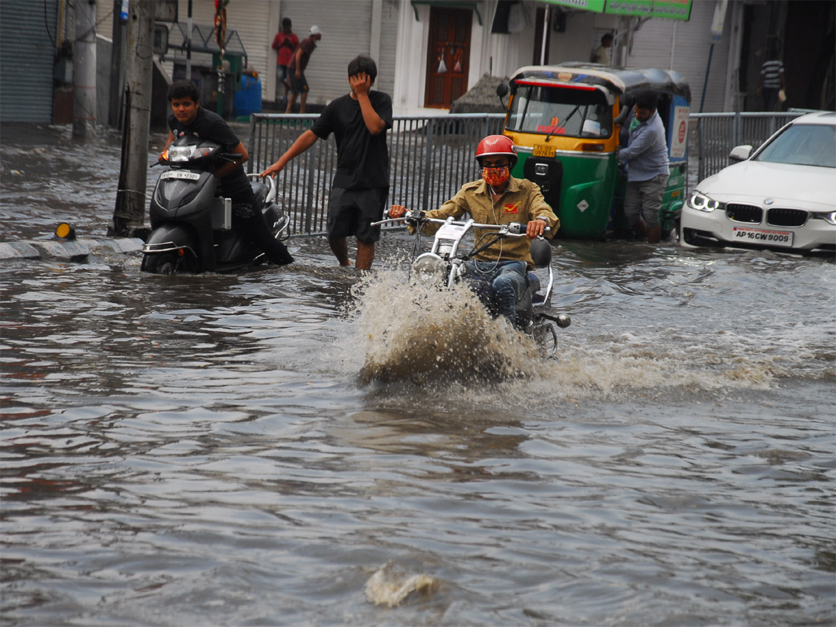 Heavy Rain in Hyderabad Photo Gallery - Sakshi3