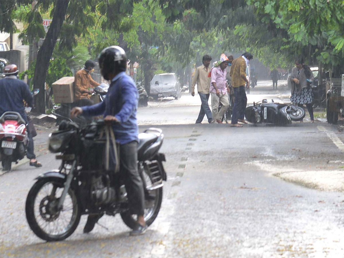 Heavy Rain in Hyderabad Photo Gallery - Sakshi29