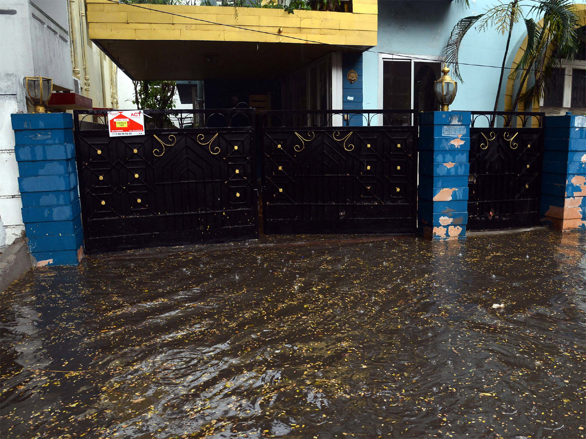 Heavy Rain in Hyderabad Photo Gallery - Sakshi30
