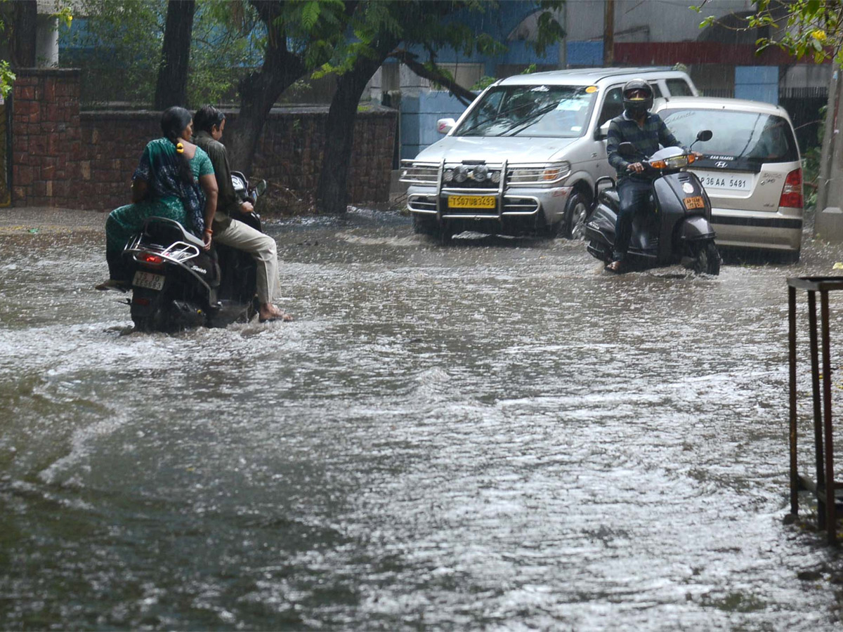 Heavy Rain in Hyderabad Photo Gallery - Sakshi31