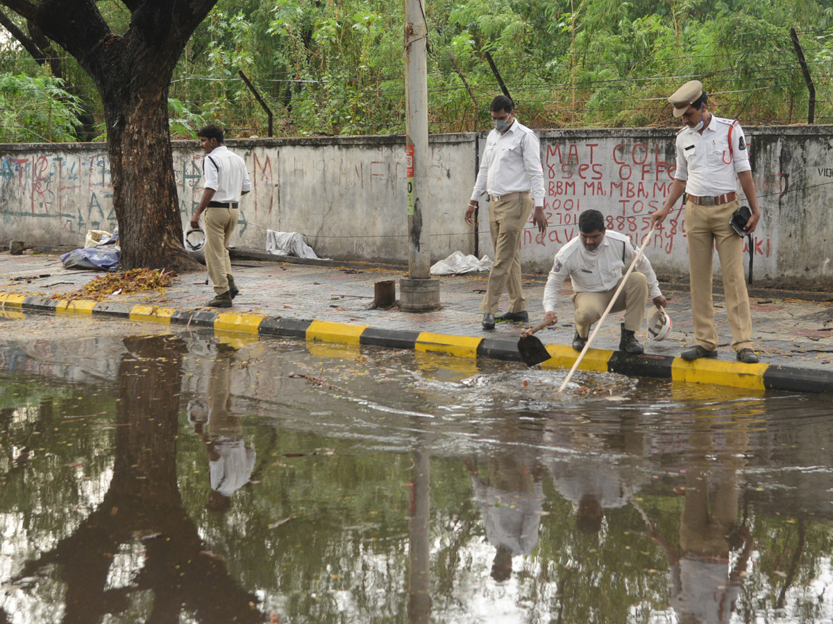 Heavy Rain in Hyderabad Photo Gallery - Sakshi32