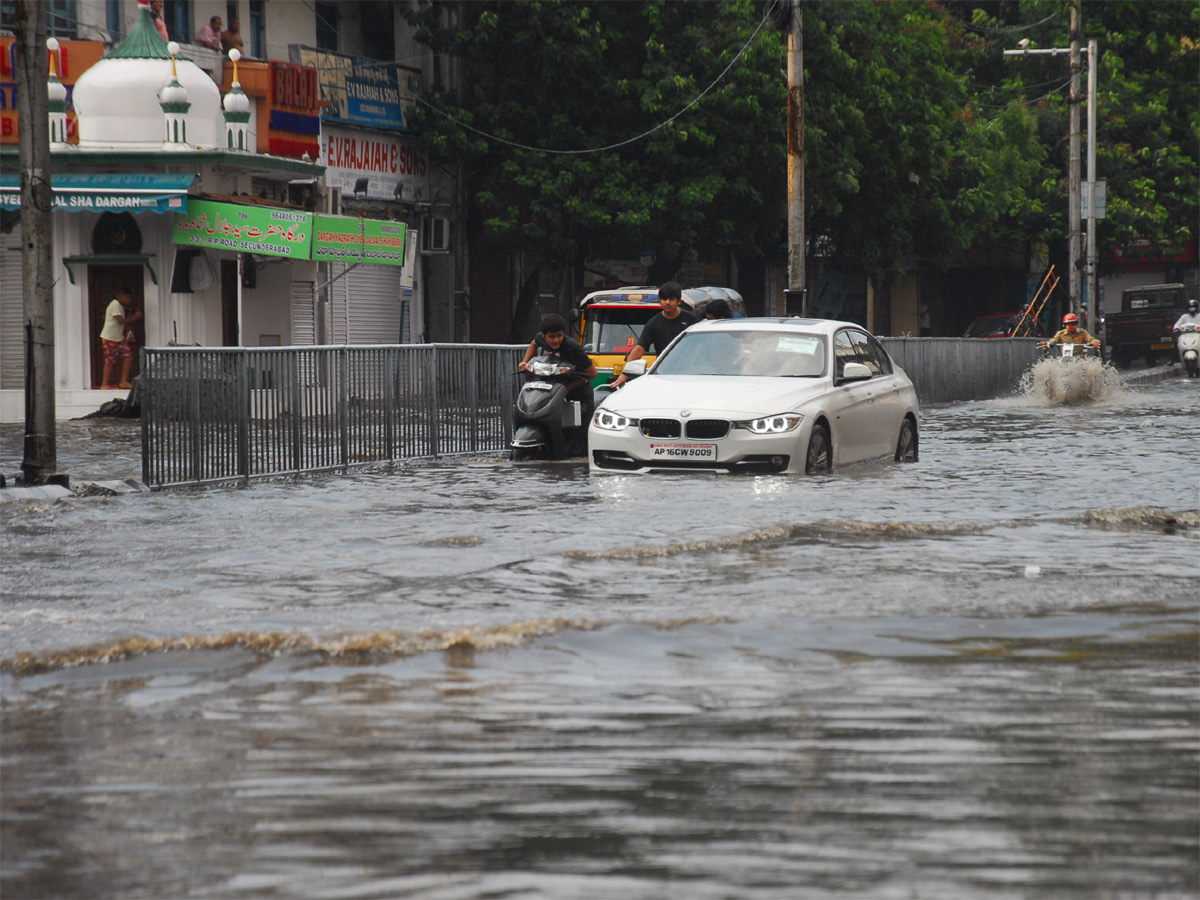 Heavy Rain in Hyderabad Photo Gallery - Sakshi6