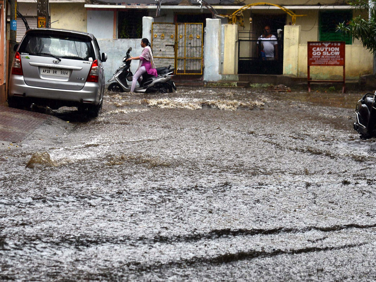 Heavy Rain in Hyderabad Photo Gallery - Sakshi7