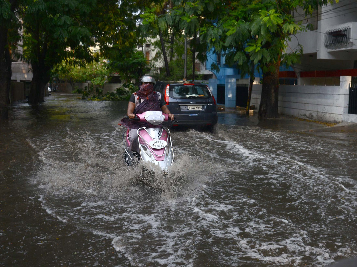 Heavy Rain in Hyderabad Photo Gallery - Sakshi8