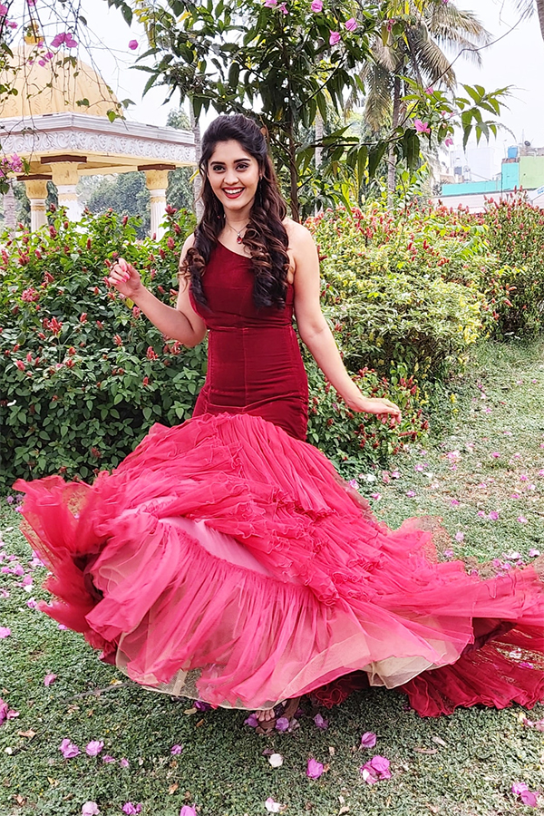 Actress Surabhi Exclusive Photo Gallery - Sakshi27
