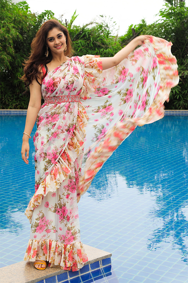 Actress Surabhi Exclusive Photo Gallery - Sakshi32