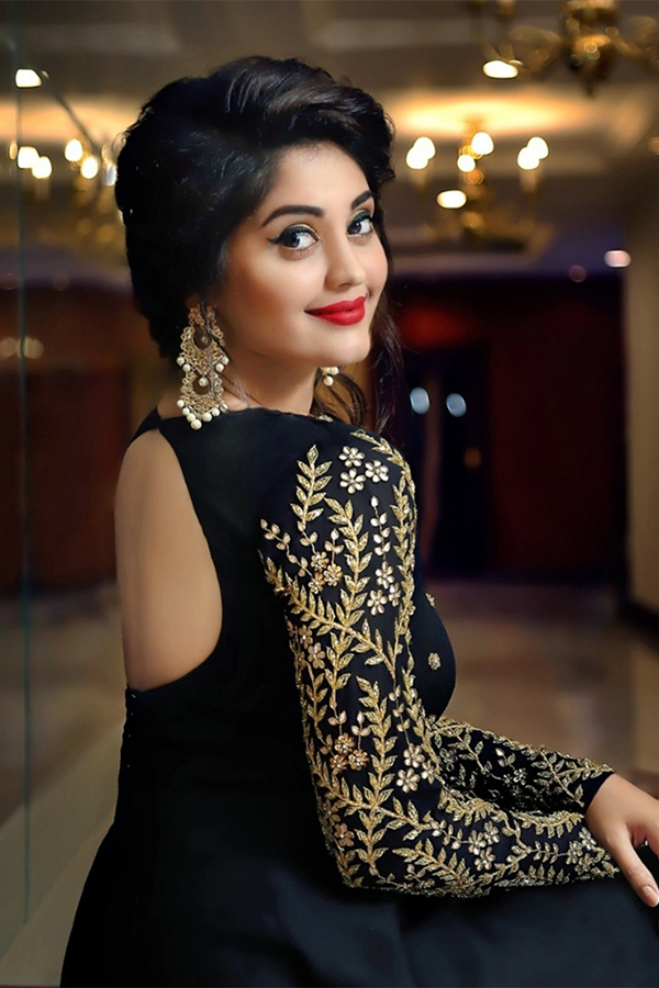 Actress Surabhi Exclusive Photo Gallery - Sakshi38