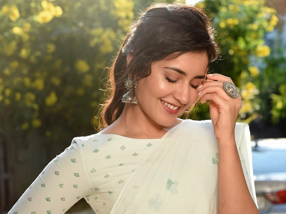 Rashi Khanna photo gallery - Sakshi17