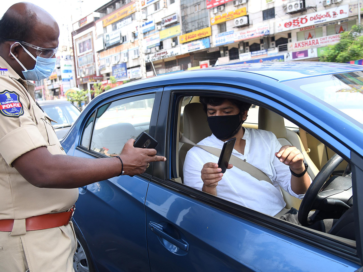 Lockdown in Hyderabad City Photo Gallery - Sakshi19