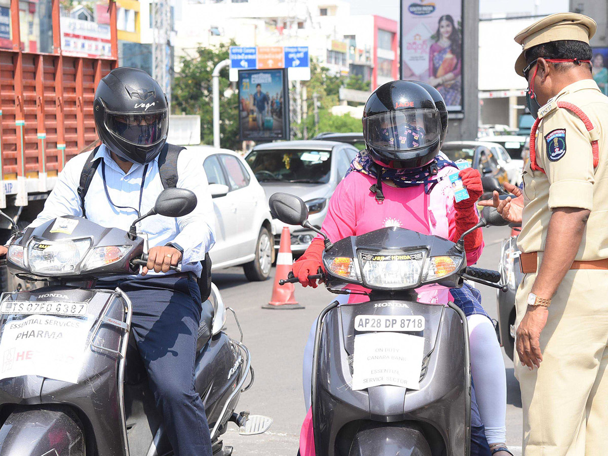 Lockdown in Hyderabad City Photo Gallery - Sakshi23