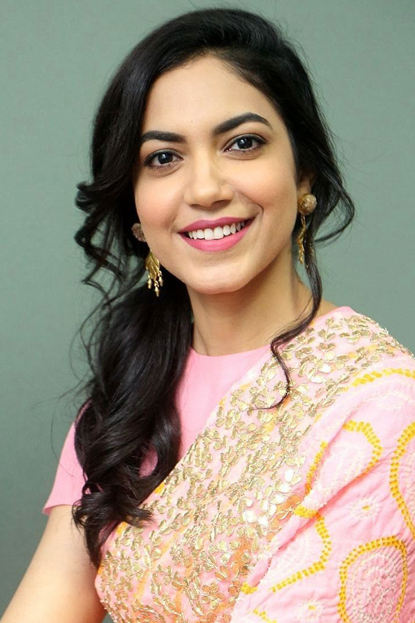 actress ritu varma exclusive photo gallery - Sakshi15