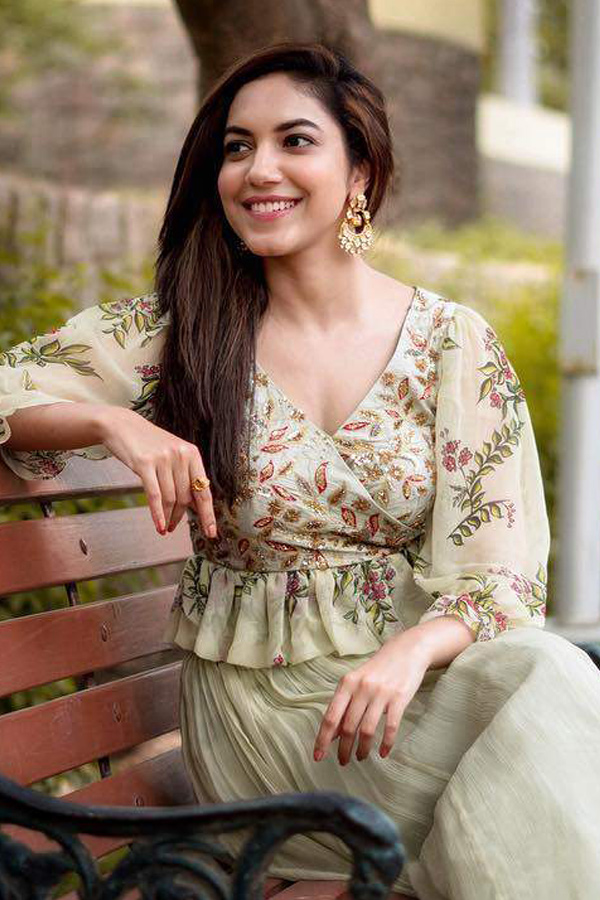 actress ritu varma exclusive photo gallery - Sakshi17