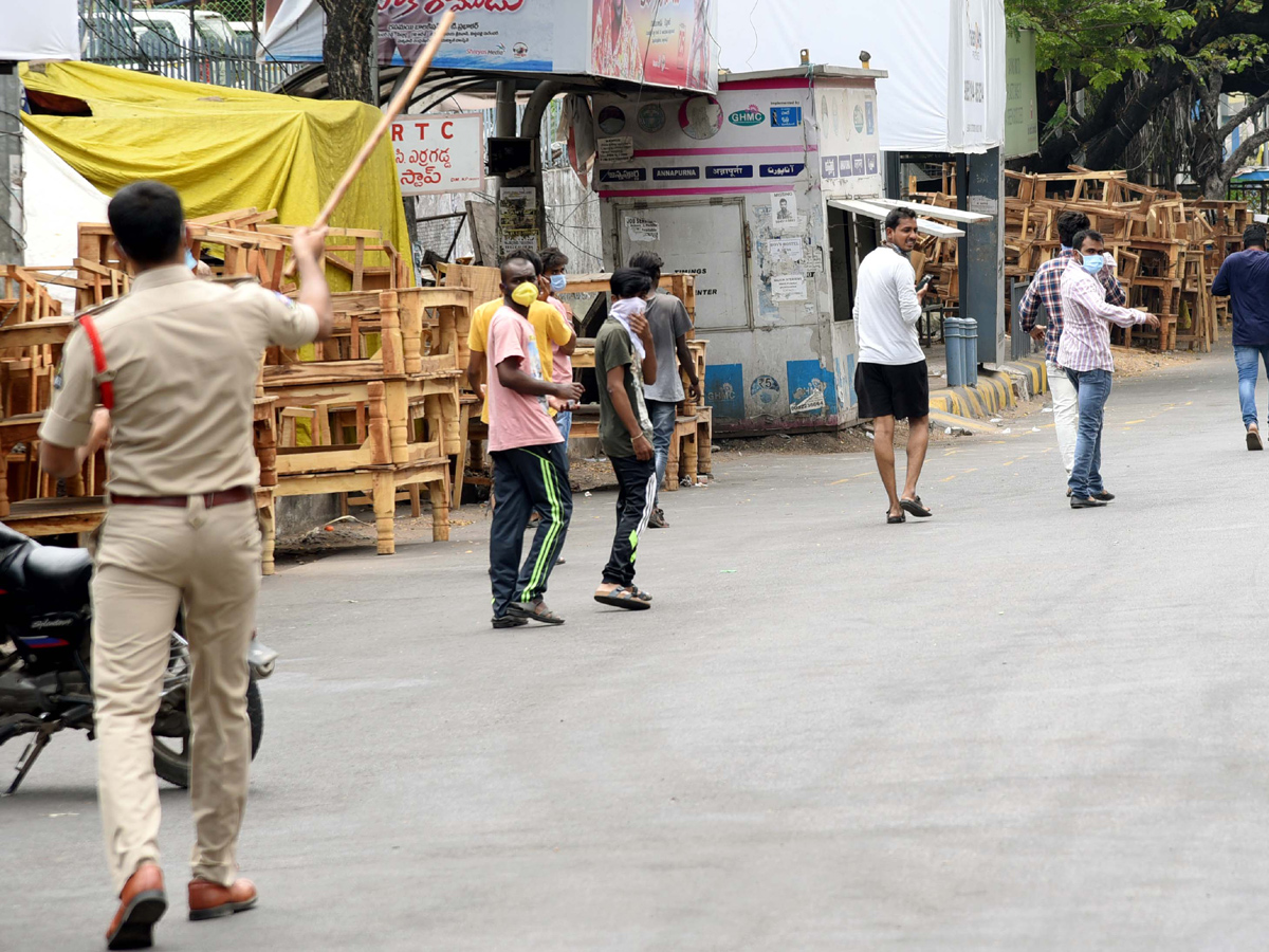 Lockdown in Hyderabad City Photo Gallery - Sakshi12