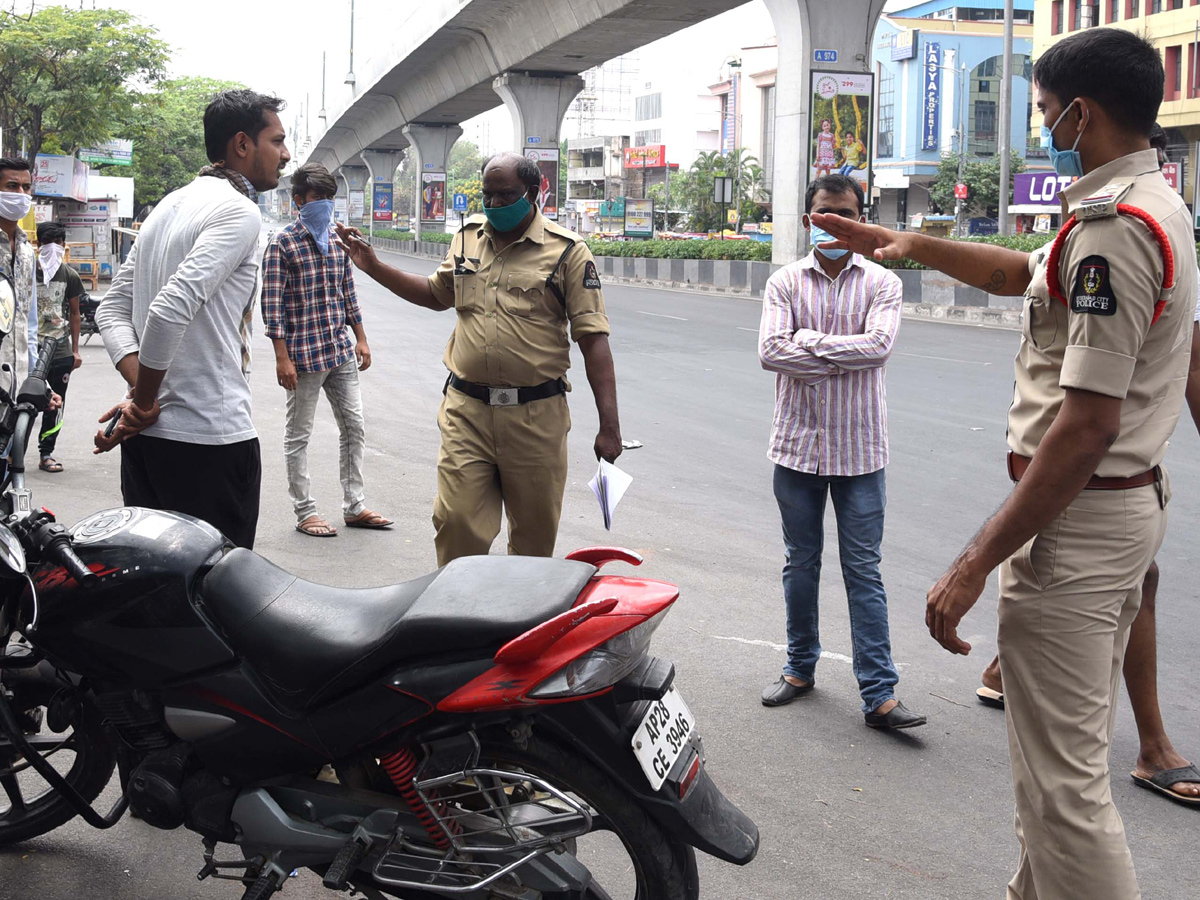 Lockdown in Hyderabad City Photo Gallery - Sakshi14