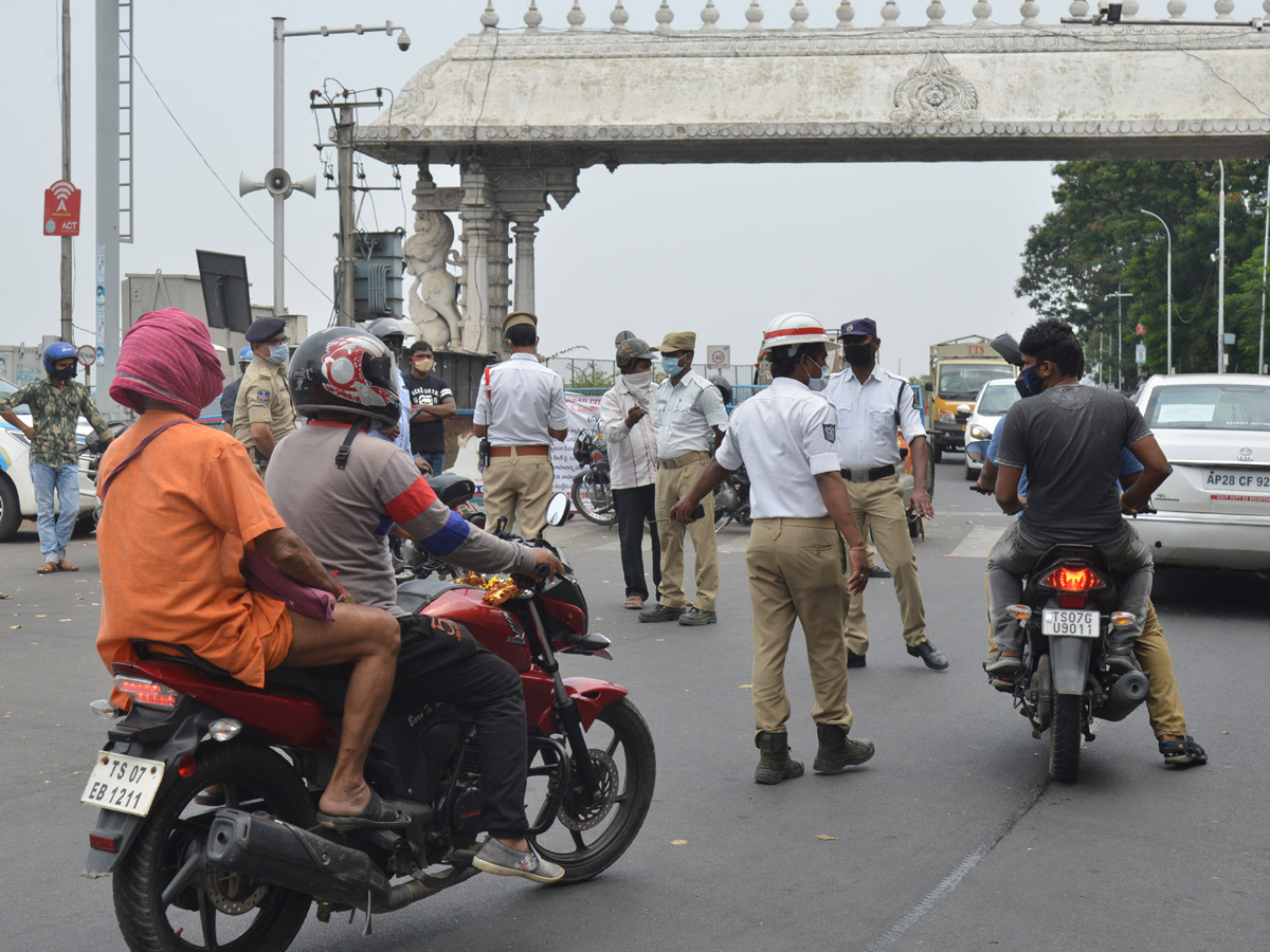 Lockdown in Hyderabad City Photo Gallery - Sakshi27