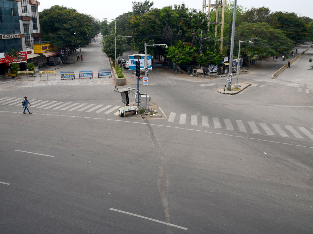 Lockdown in Hyderabad City Photo Gallery - Sakshi33