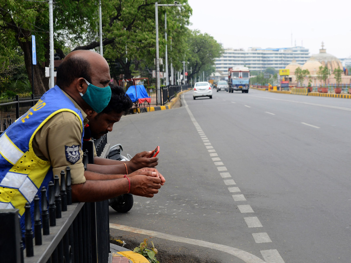 Lockdown in Hyderabad City Photo Gallery - Sakshi61
