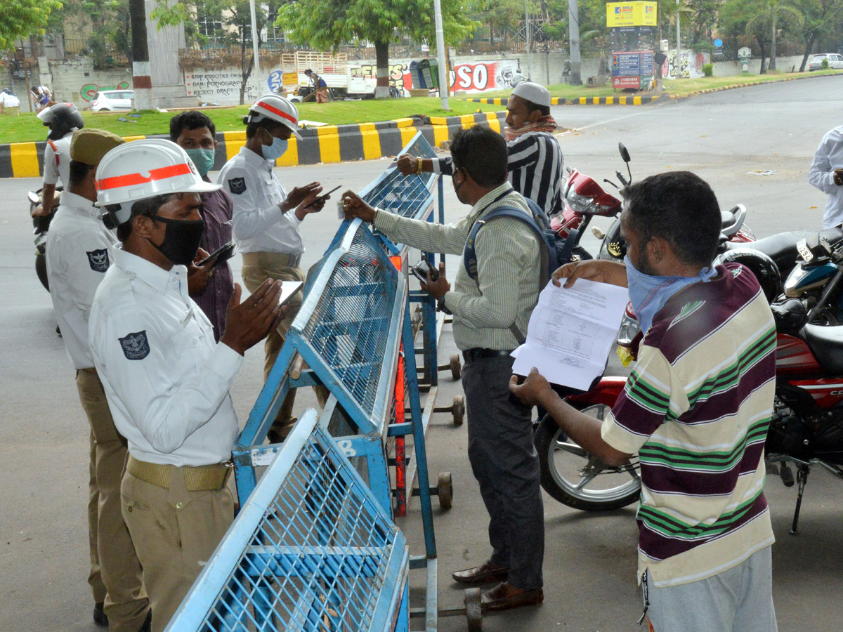 Lockdown in Hyderabad City Photo Gallery - Sakshi62