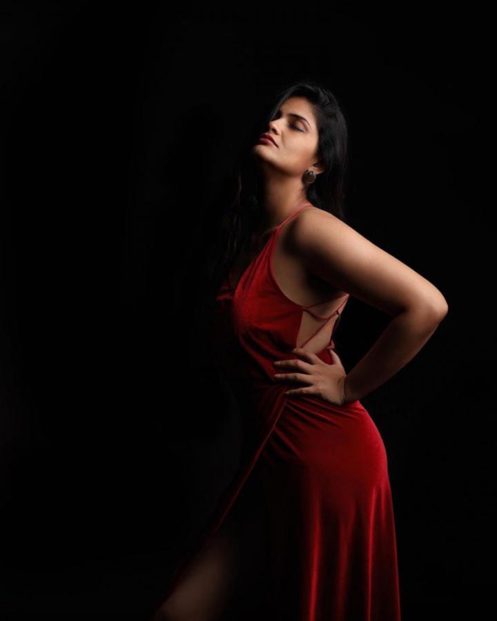 Actress Kalpika Ganesh Photo Gallery - Sakshi23